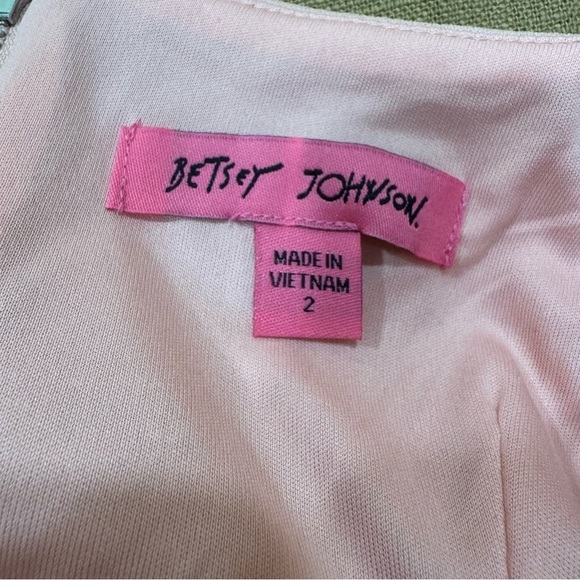 Betsey Johnson Tank Dress w/Flounce
Peach Size 2 Heart Zip Detail - Picture 7 of 10